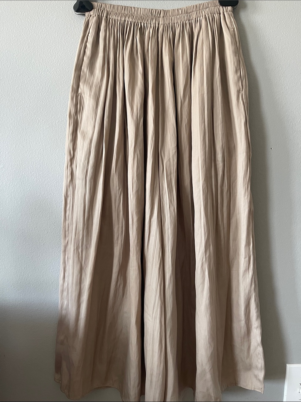 Plisse Flowing Champagne color scorts skirt